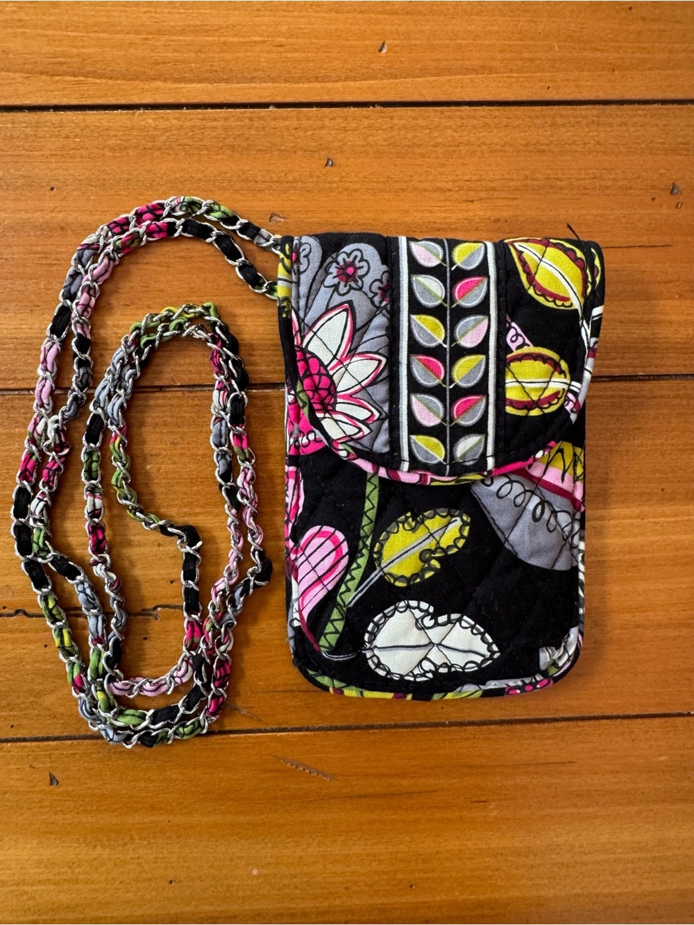 NWOT Vera Bradley Cell Phone Crossbody IN Canterberry Magenta Quilted Cotton